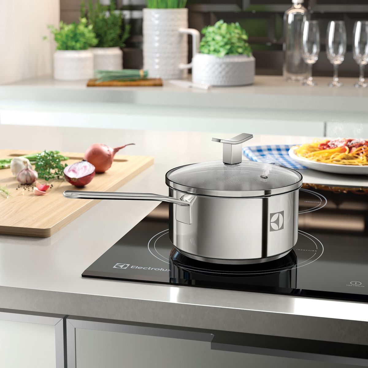 12.---Juego-de-Ollas-Acero-Inox-Electrolux-Ambientada-4--2000px.jpg