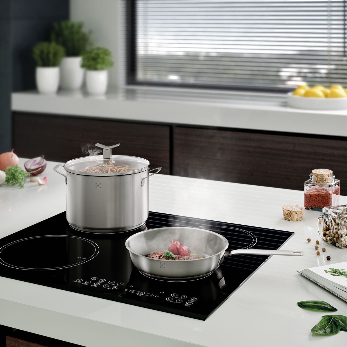 10.---Juego-de-Ollas-Acero-Inox-Electrolux-Ambientada-2--2000px.jpg