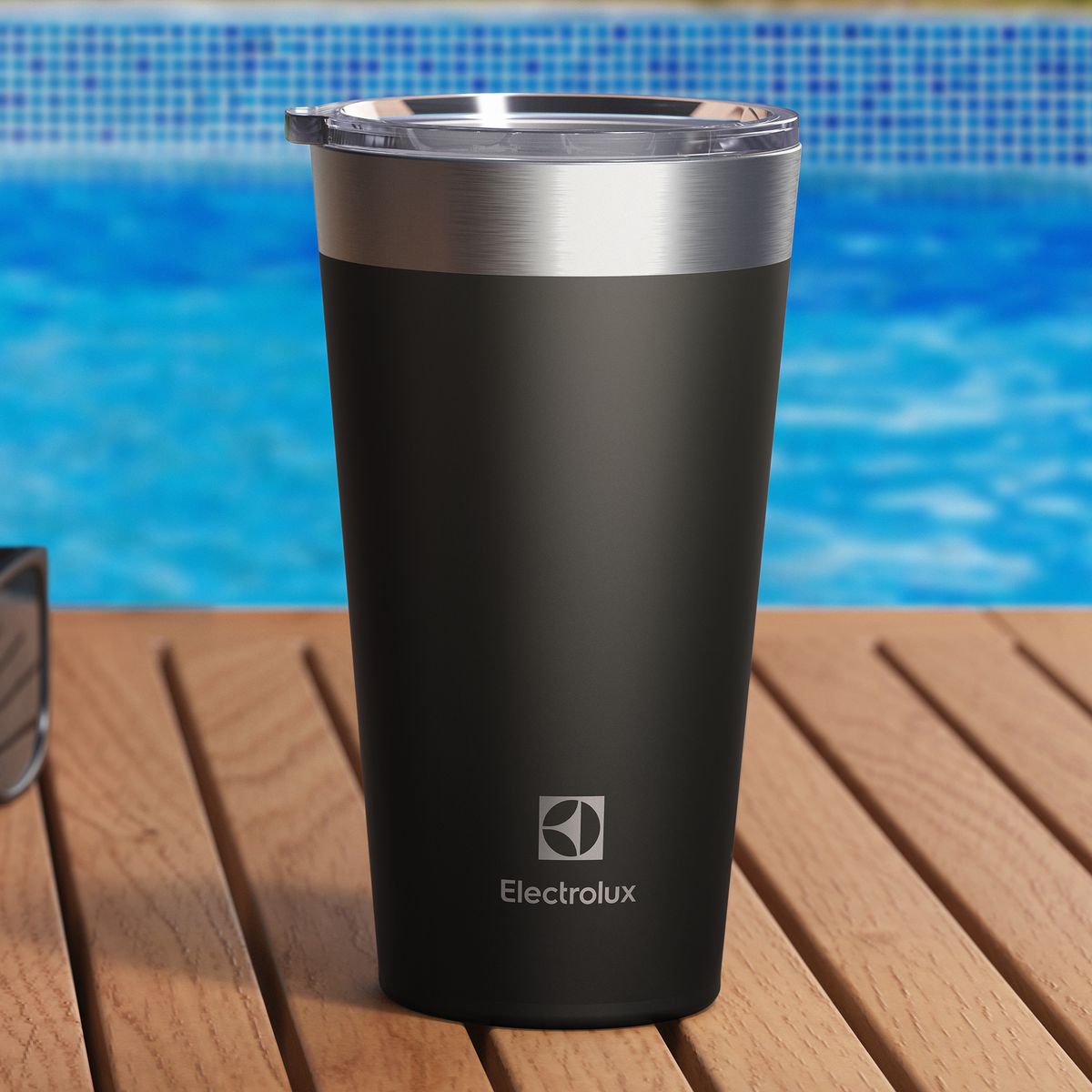 09.--Termo-Electrolux-Ambientada-3-Mug-Negro-2000px.jpg