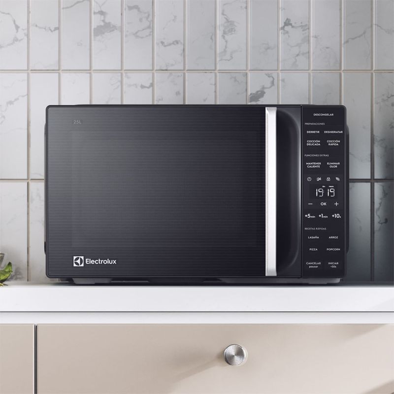 09.--MWO--Electrolux-ambientada-ME25N-1500px
