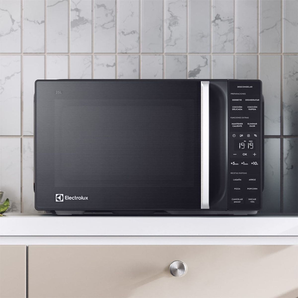 09.--MWO--Electrolux-ambientada-ME25N-1500px