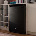 08.--Refrigerador-Minibar-Mademsa-MMB120B-Electrolux-Ambientada-1---2000px
